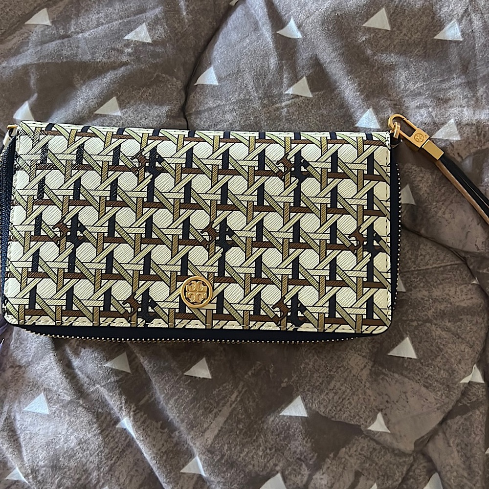 Gorgeous new Tory Burch Wallet.